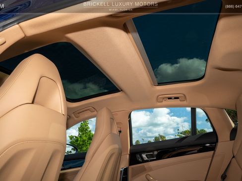 Used 2022 Porsche Panamera image 8