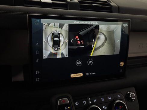 Used 2025 Land Rover Defender 110 S image 30