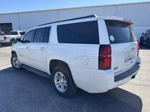 Used 2019 Chevrolet Suburban LT image 3