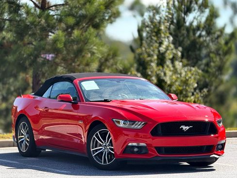 Used 2015 Ford Mustang GT Premium image 12