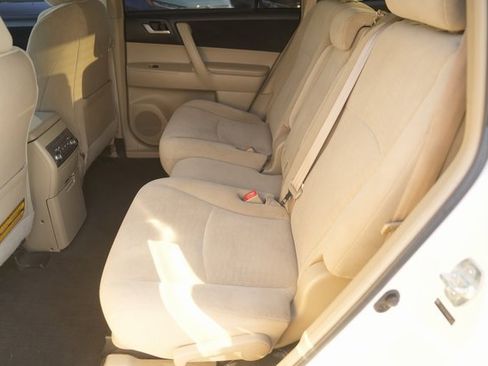Used 2013 Toyota Highlander Plus image 12