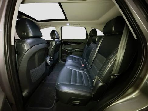 Used 2019 Kia Sorento SX image 19