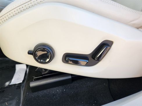 New 2026 Volvo XC60 B5 Ultra w/ Climate Package image 13