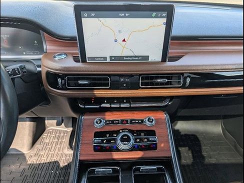 Used 2023 Lincoln Aviator Reserve w/ Equipment Group 201A image 10