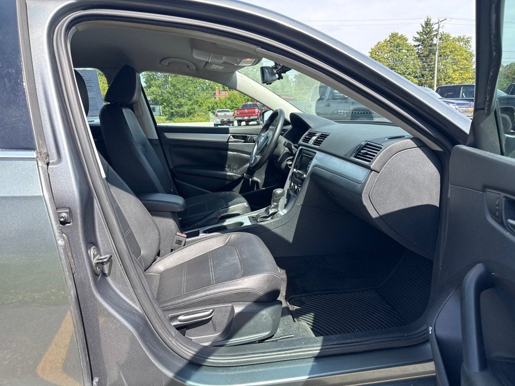 Used 2013 Volkswagen Passat 2.5 SE FWD image 12