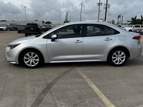 Used 2025 Toyota Corolla LE FWD image 6