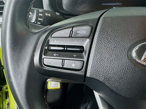 Used 2024 Hyundai Venue SEL image 24