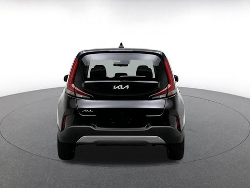 Used 2025 Kia Soul LX w/ LX Technology Package FWD image 8