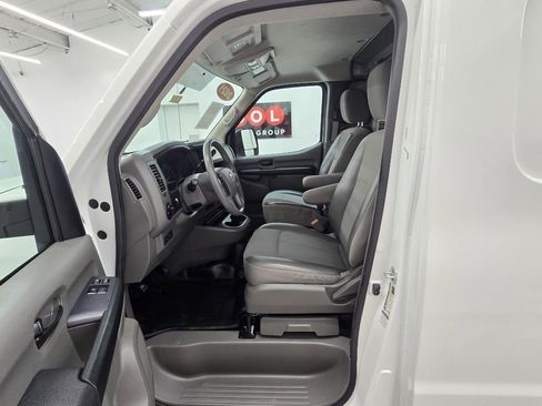 Used 2021 Nissan NV 2500 S image 10