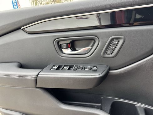 Certified 2025 Honda Pilot Touring image 20