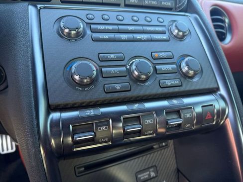 Used 2016 Nissan GT-R Premium image 21