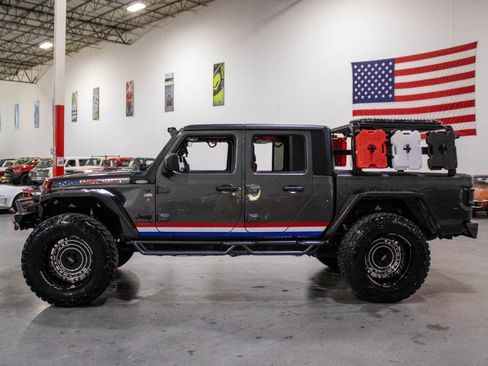 Used 2022 Jeep Gladiator Sport image 3