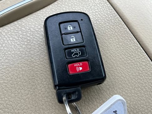 Used 2015 Toyota Highlander XLE image 29