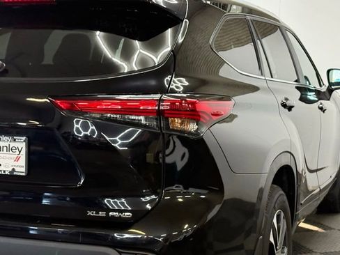 Used 2023 Toyota Highlander L image 10