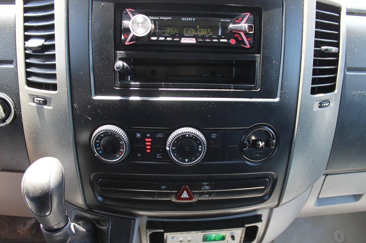 Used 2008 Freightliner Sprinter 2500 RWD image 38