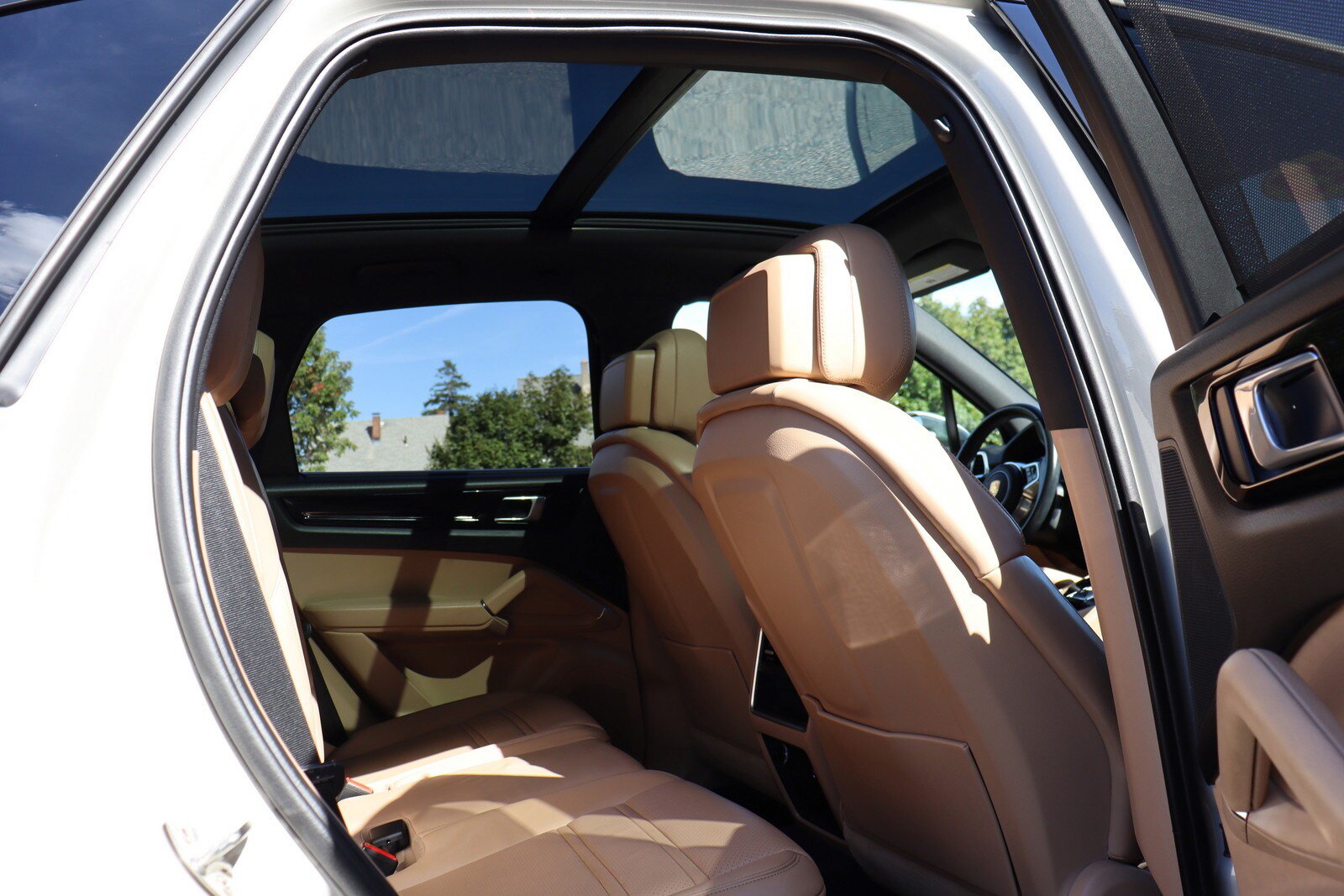 Used 2023 Porsche Cayenne AWD/4WD image 16