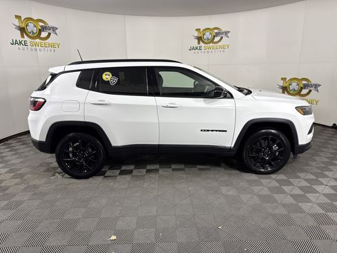 New 2026 Jeep Compass Latitude image 8