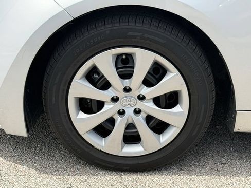 Used 2024 Toyota Corolla LE FWD image 11