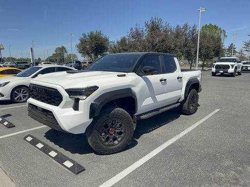 Used 2025 Toyota Tacoma TRD Pro AWD/4WD image 66
