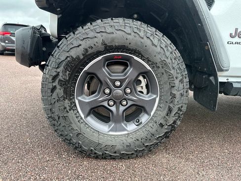 Used 2023 Jeep Gladiator Rubicon w/ LED Lighting Group AWD/4WD image 39