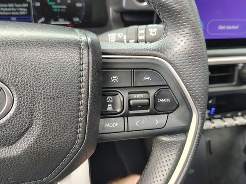Used 2025 Toyota 4Runner Limited w/ Tow Technology Package AWD/4WD image 32