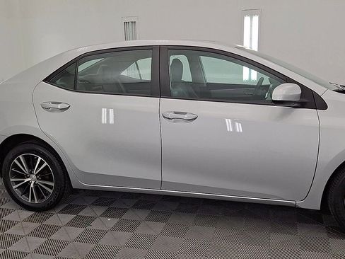 Used 2017 Toyota Corolla LE image 5