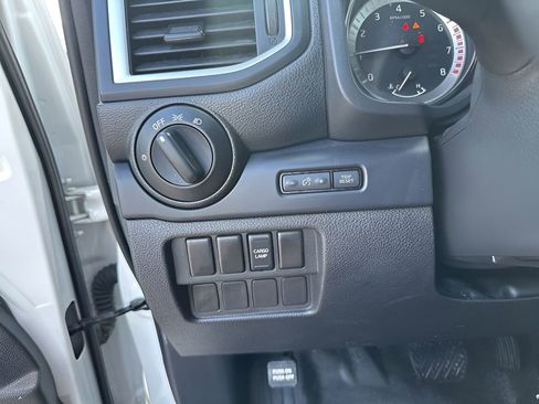 Used 2019 Nissan Titan S image 19