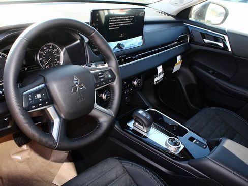 New 2026 Mitsubishi Outlander Trail Edition image 7