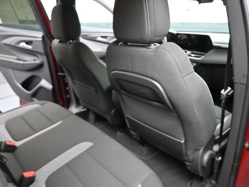 Used 2025 Chevrolet TrailBlazer LT FWD image 25