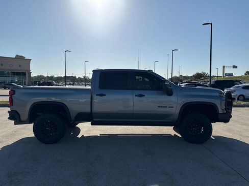 Used 2024 Chevrolet Silverado 2500 ZR2 w/ Technology Package AWD/4WD image 17