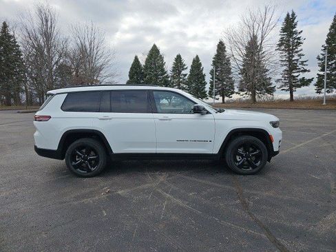 Used 2023 Jeep Grand Cherokee L Limited w/ Black Appearance Package image 7