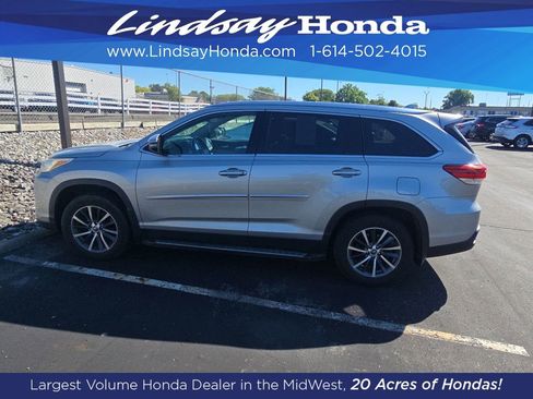 Used 2019 Toyota Highlander XLE AWD/4WD image 2