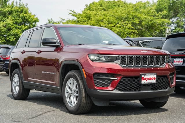 Used 2025 Jeep Grand Cherokee Laredo X w/ Luxury Tech Group I AWD/4WD image 2