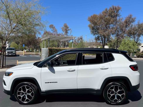 Used 2025 Jeep Compass Limited AWD/4WD image 15
