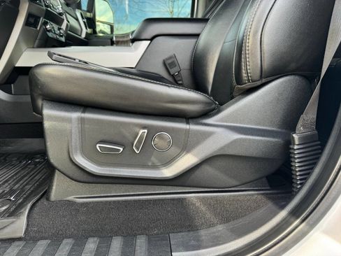 Used 2019 Ford F350 Lariat image 14