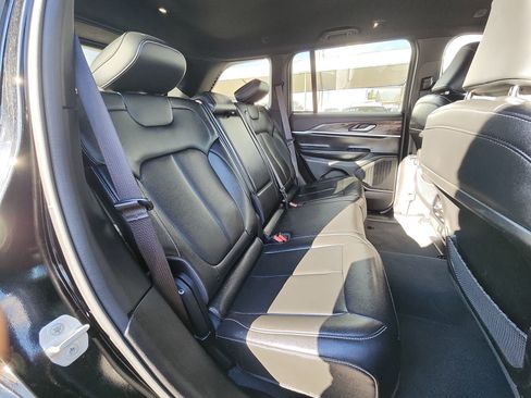 Certified 2024 Jeep Grand Cherokee Limited image 27