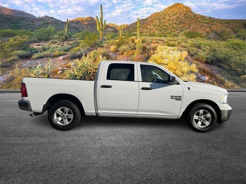 Used 2022 RAM 1500 Classic SLT image 3