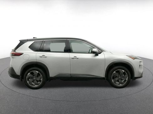 Used 2025 Nissan Rogue SV FWD image 10