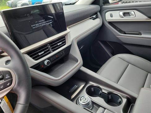 New 2025 Ford Explorer Active w/ Active Comfort Package image 20