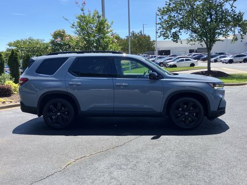 Certified 2025 Honda Pilot Black Edition image 11