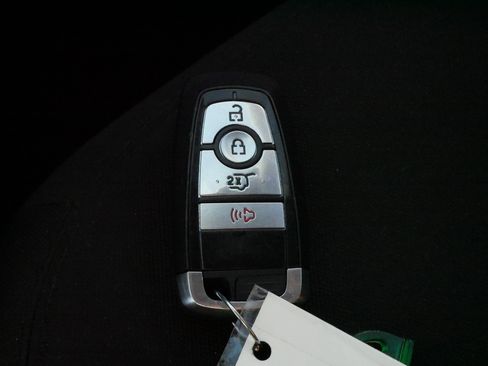 Used 2020 Ford Explorer XLT w/ Comfort Package AWD/4WD image 31