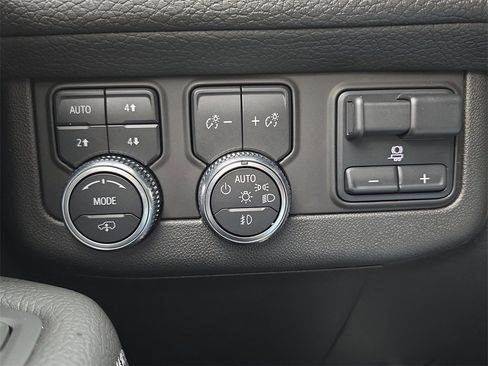 Used 2023 GMC Yukon XL Denali w/ Denali Reserve Package image 27