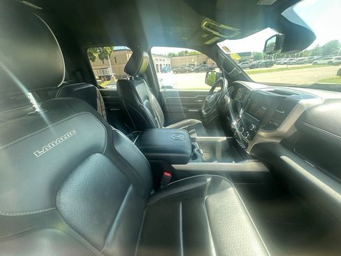 Used 2019 RAM 1500 Laramie w/ Sport Appearance Package AWD/4WD image 17