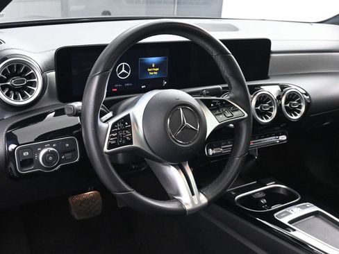 Used 2025 Mercedes-Benz CLA 250 4MATIC image 25