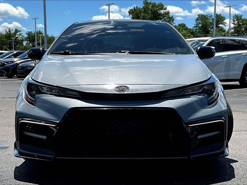 Used 2021 Toyota Corolla SE FWD image 2