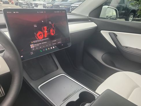 Used 2022 Tesla Model Y Performance AWD/4WD image 24