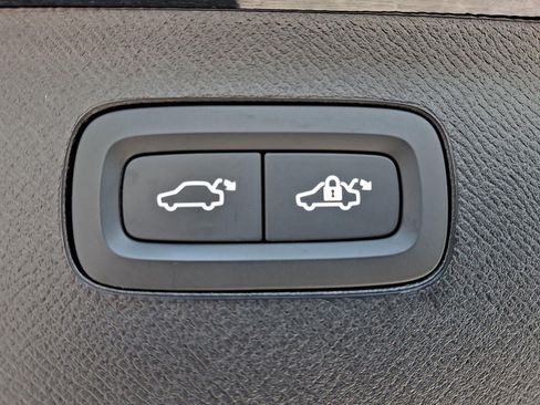 Certified 2025 Volvo XC90 B6 Plus AWD/4WD image 31