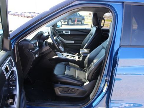 Used 2020 Ford Explorer XLT w/ Equipment Group 202A image 15