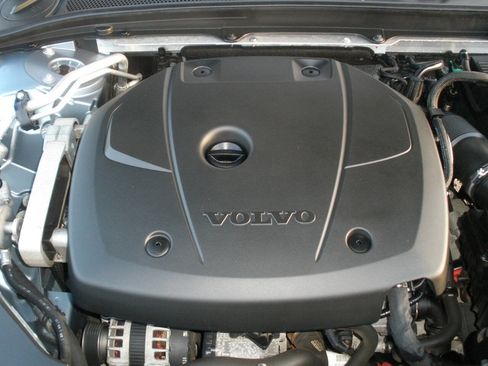 Used 2018 Volvo S90 T5 Momentum image 14