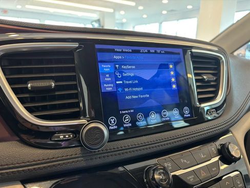 Used 2017 Chrysler Pacifica Limited FWD image 19
